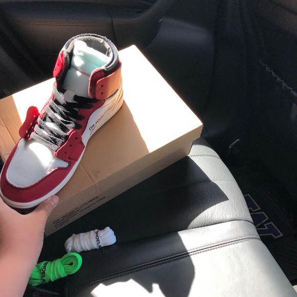Off white Jordan 1 - Picture 3 of 4